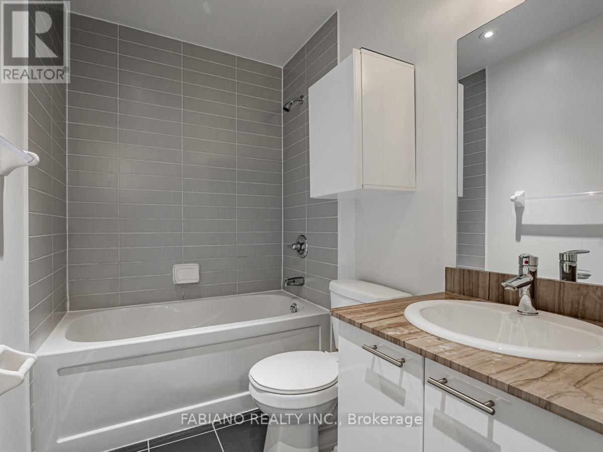 502 - 15 Bruyeres Mews, Toronto, ON - Indoor Photo Showing Bathroom