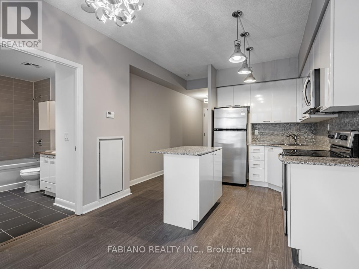 502 - 15 Bruyeres Mews, Toronto, ON - Indoor Photo Showing Kitchen