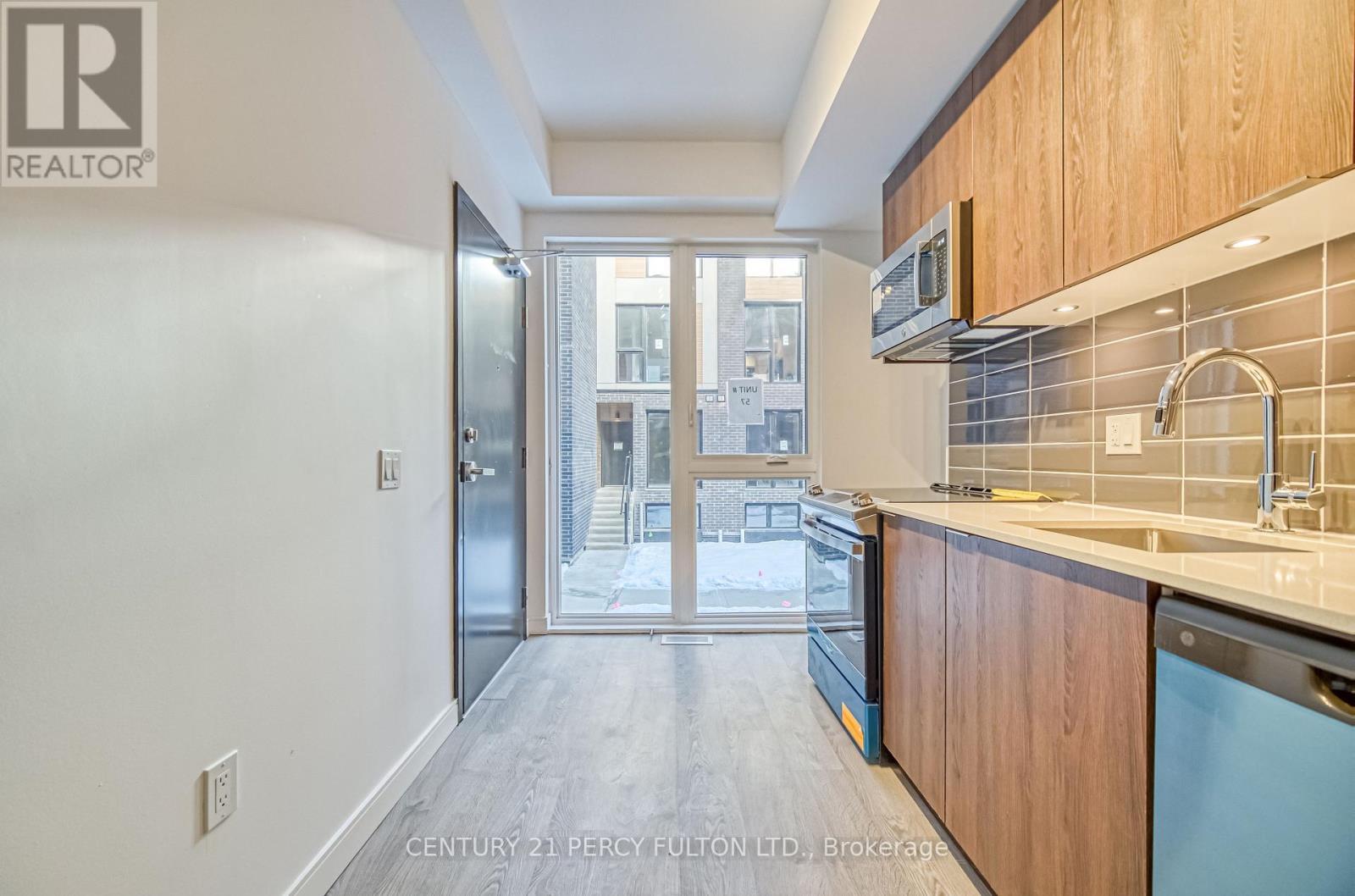 8 - 178 Clonmore Drive, Toronto, ON - Indoor Photo Showing Kitchen