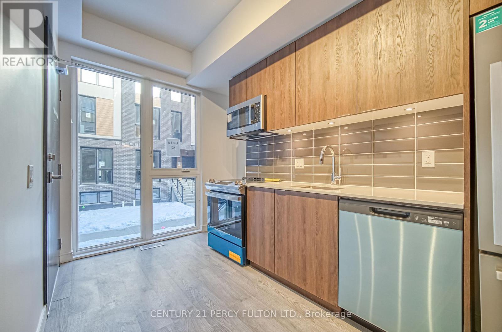 8 - 178 Clonmore Drive, Toronto, ON - Indoor Photo Showing Kitchen With Stainless Steel Kitchen