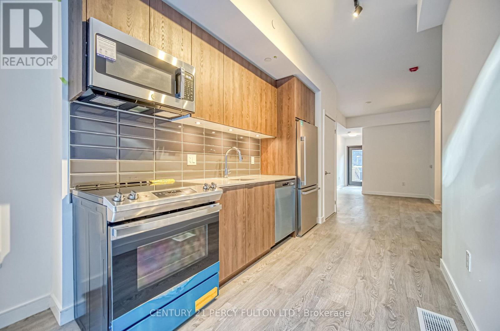 8 - 178 Clonmore Drive, Toronto, ON - Indoor Photo Showing Kitchen With Stainless Steel Kitchen