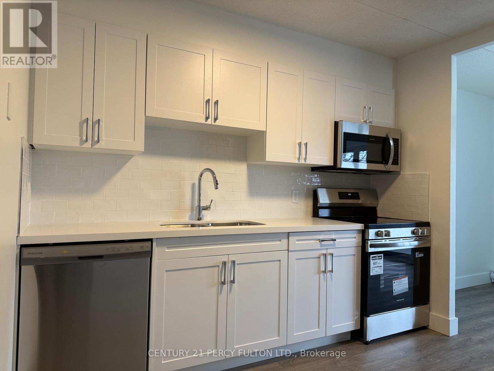 204 - 200 Garden Street, Whitby, ON - Indoor Photo Showing Kitchen With Double Sink