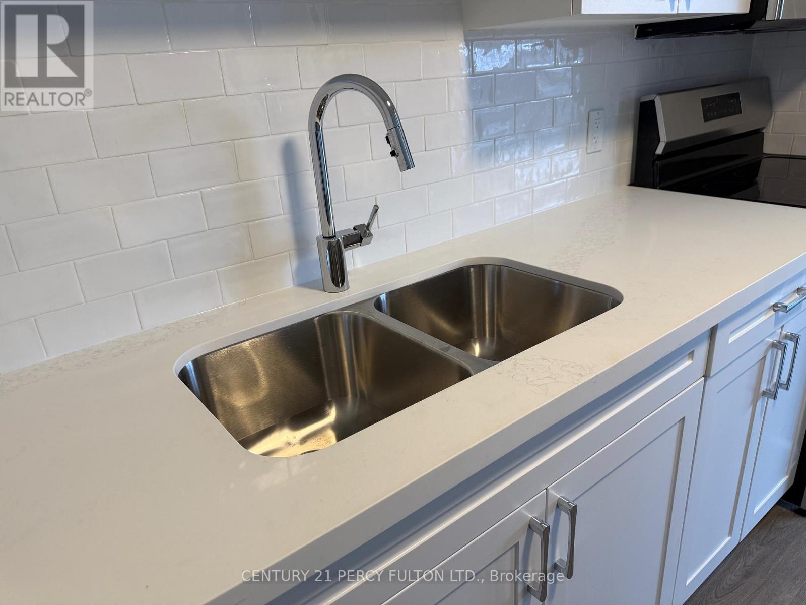 204 - 200 Garden Street, Whitby, ON - Indoor Photo Showing Kitchen With Double Sink