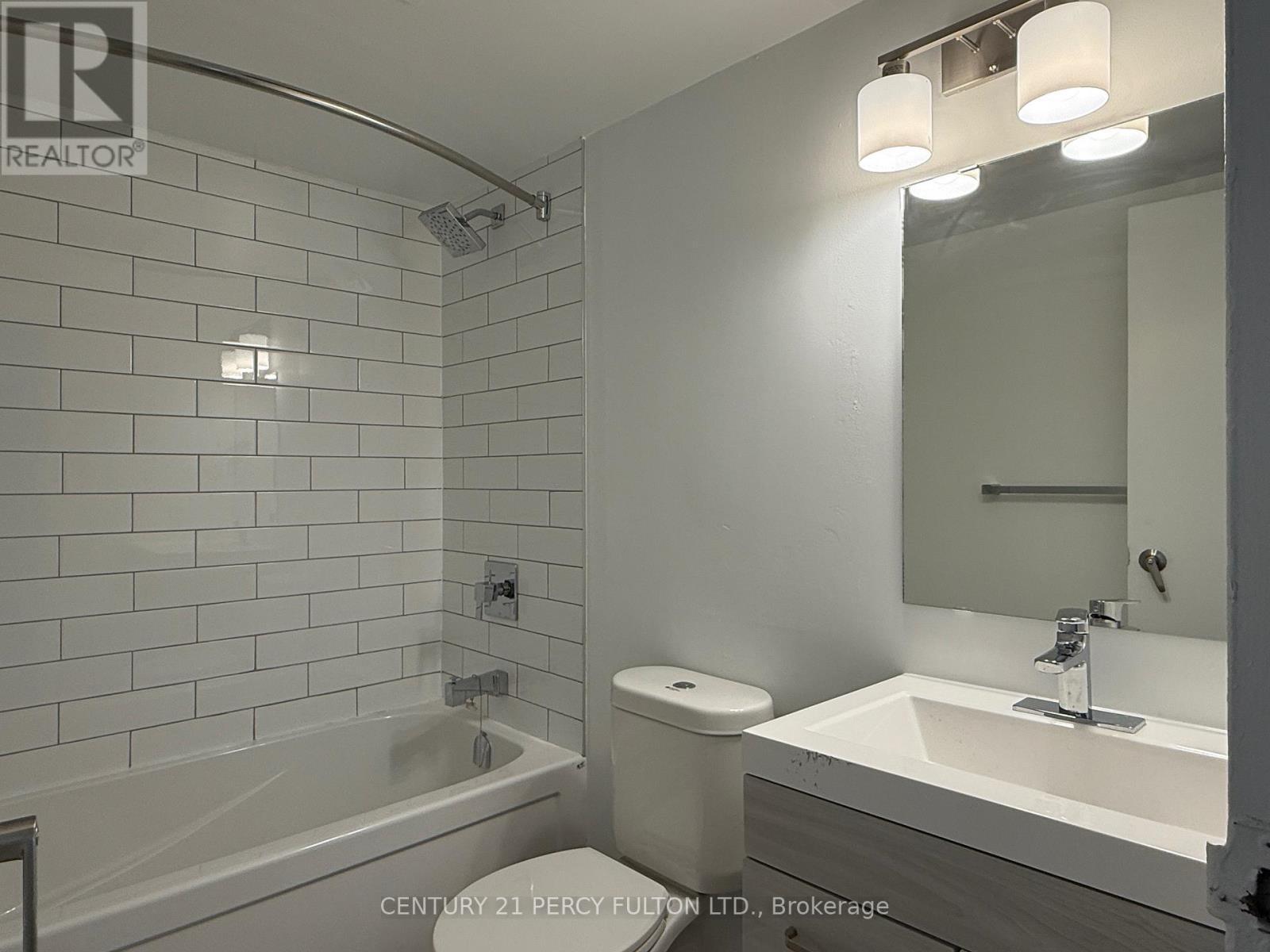 310 - 200 Garden Street, Whitby, ON - Indoor Photo Showing Bathroom
