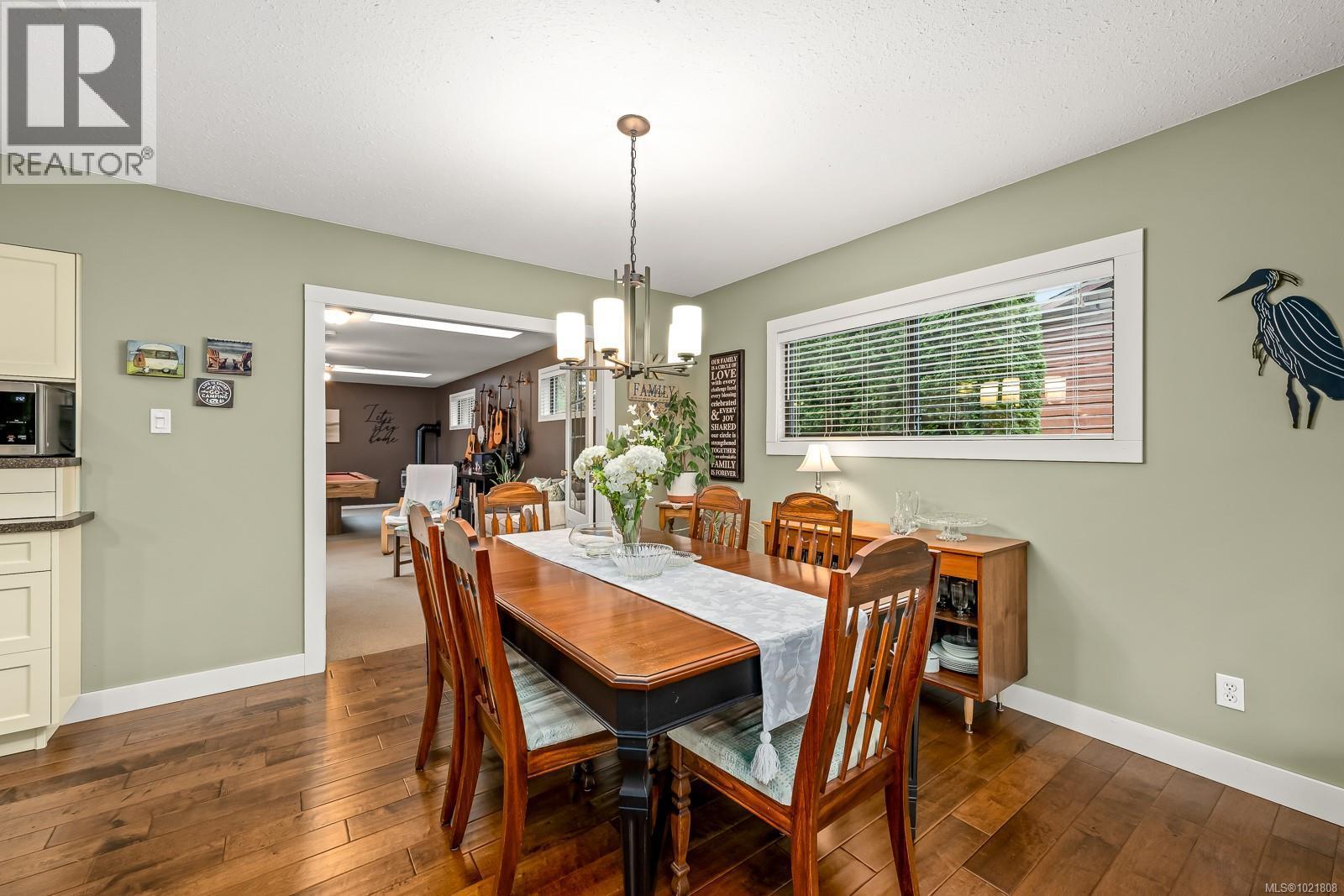 4988 Adrian Rd, Courtenay, BC - Indoor Photo Showing Dining Room