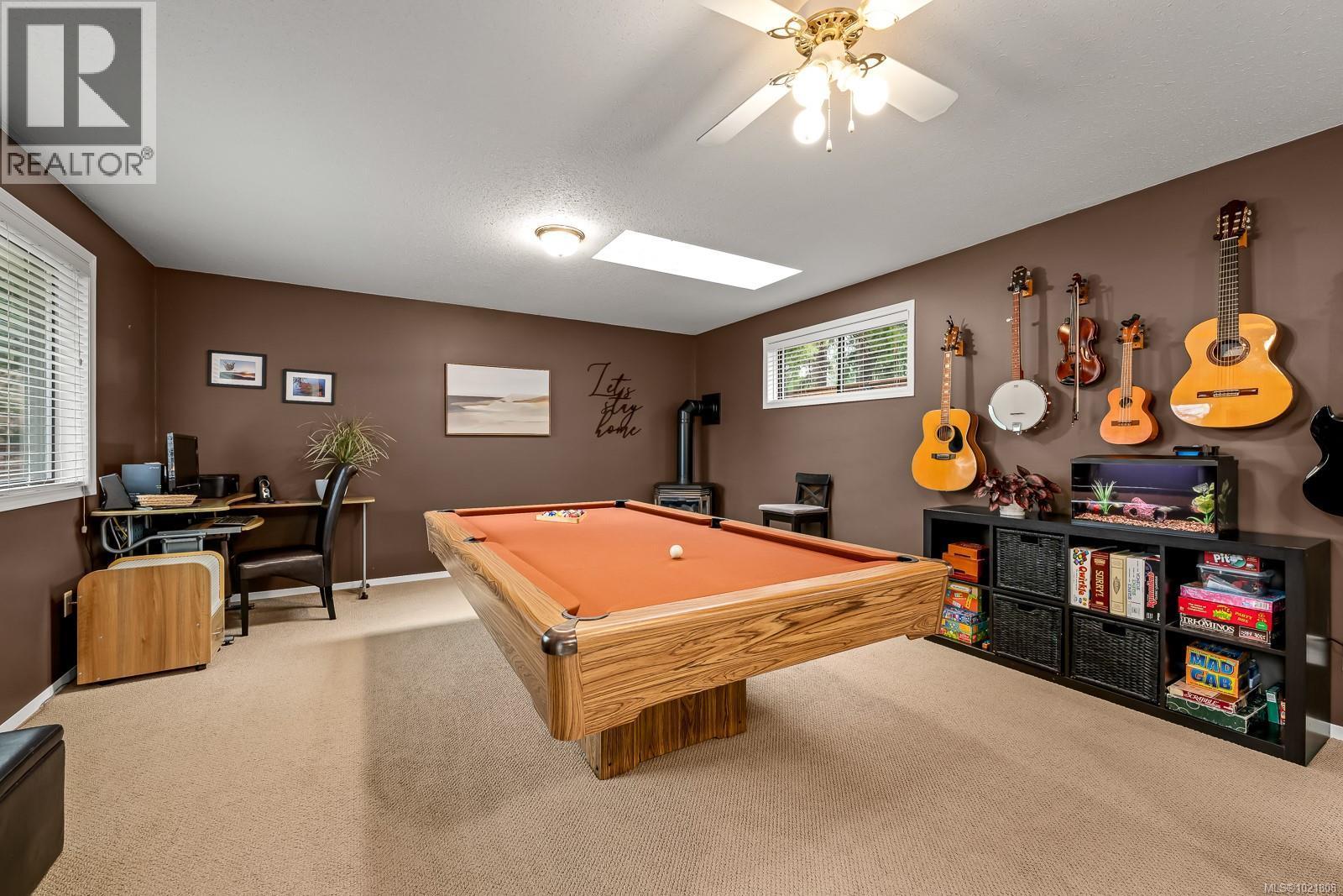 4988 Adrian Rd, Courtenay, BC - Indoor Photo Showing Other Room