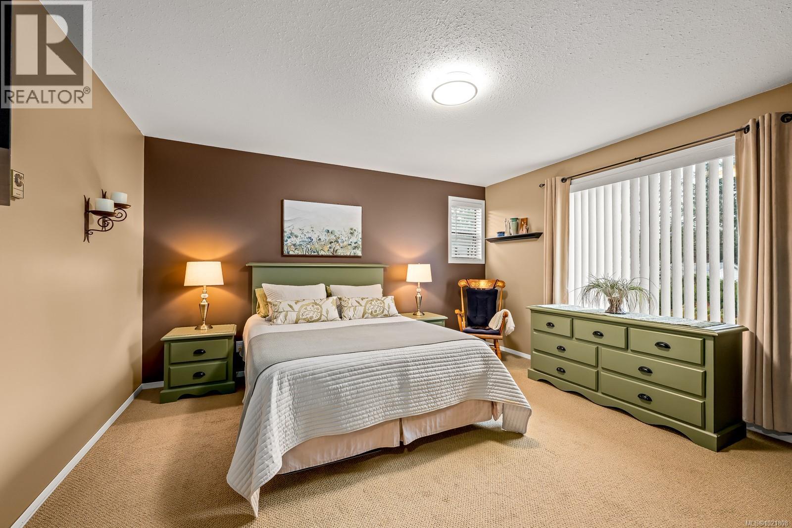 4988 Adrian Rd, Courtenay, BC - Indoor Photo Showing Bedroom