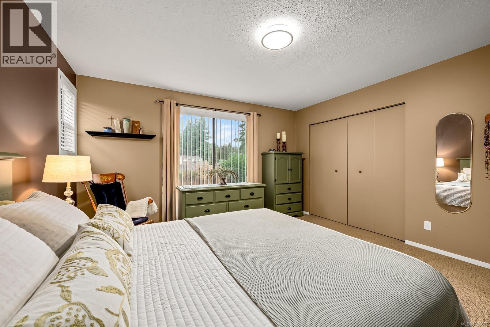 4988 Adrian Rd, Courtenay, BC - Indoor Photo Showing Bedroom