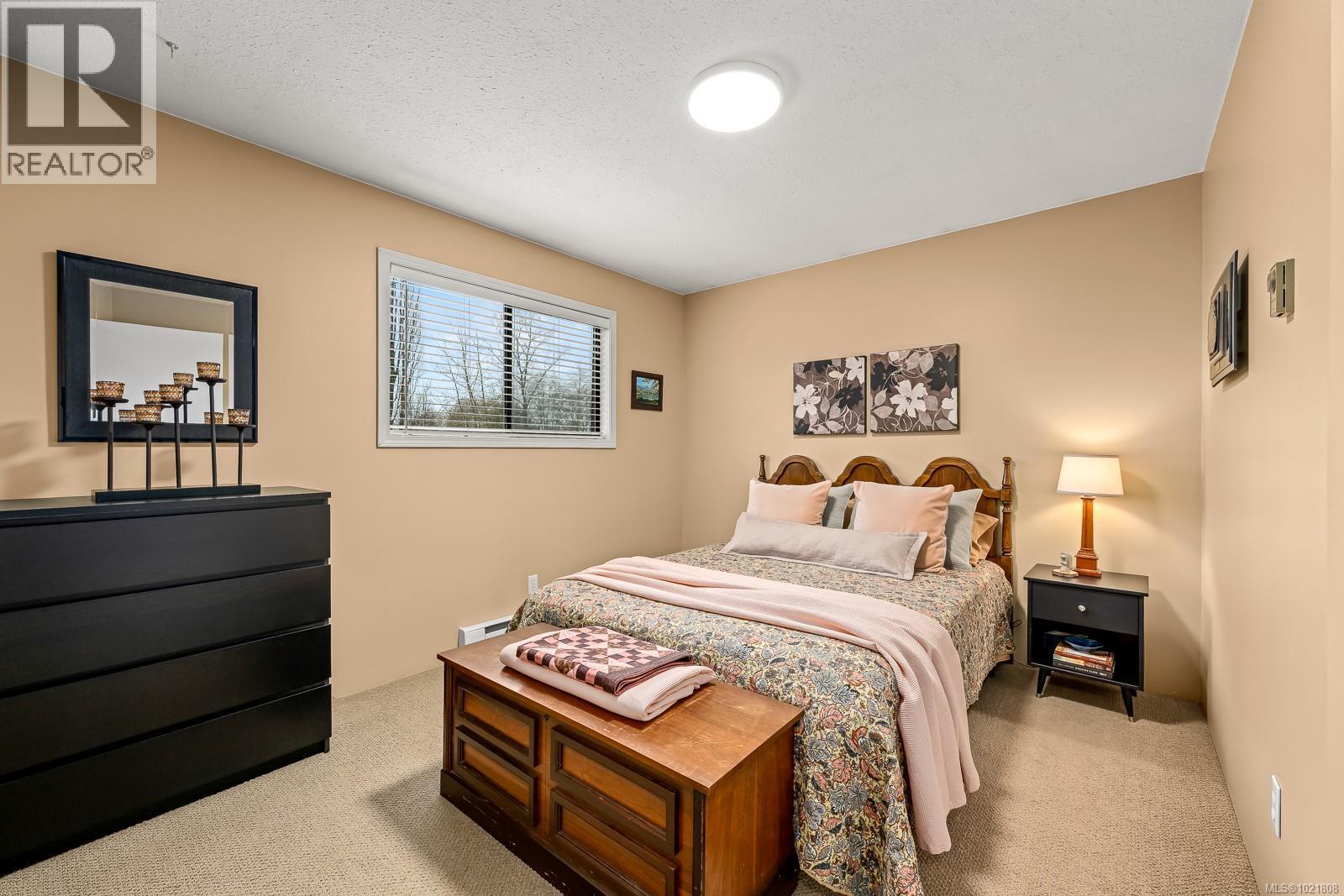 4988 Adrian Rd, Courtenay, BC - Indoor Photo Showing Bedroom