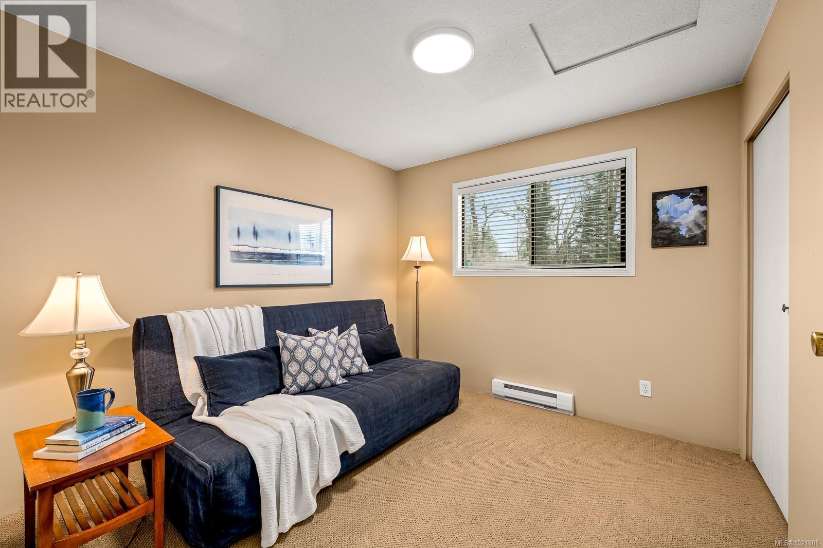 4988 Adrian Rd, Courtenay, BC - Indoor