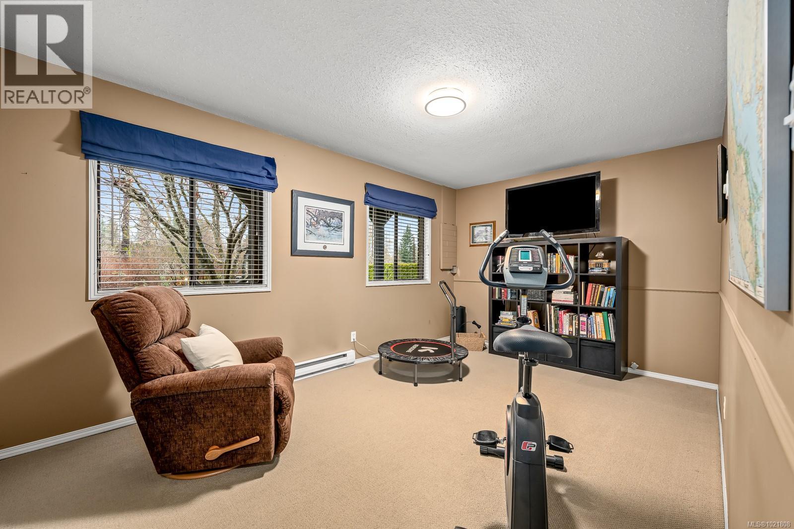 4988 Adrian Rd, Courtenay, BC - Indoor Photo Showing Gym Room