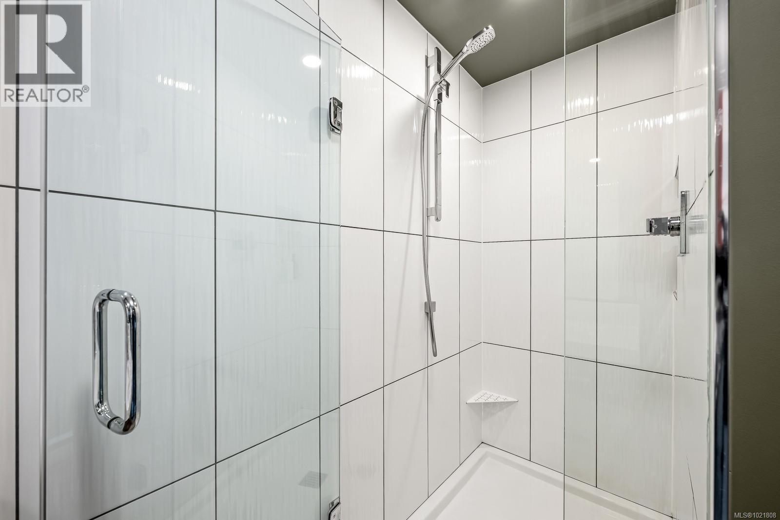 4988 Adrian Rd, Courtenay, BC - Indoor Photo Showing Bathroom