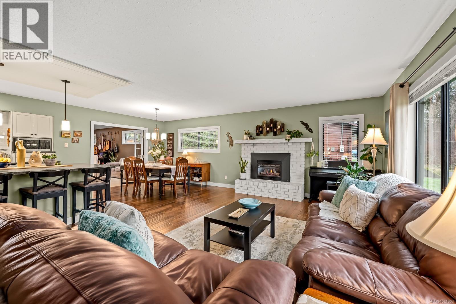 4988 Adrian Rd, Courtenay, BC - Indoor Photo Showing Living Room With Fireplace
