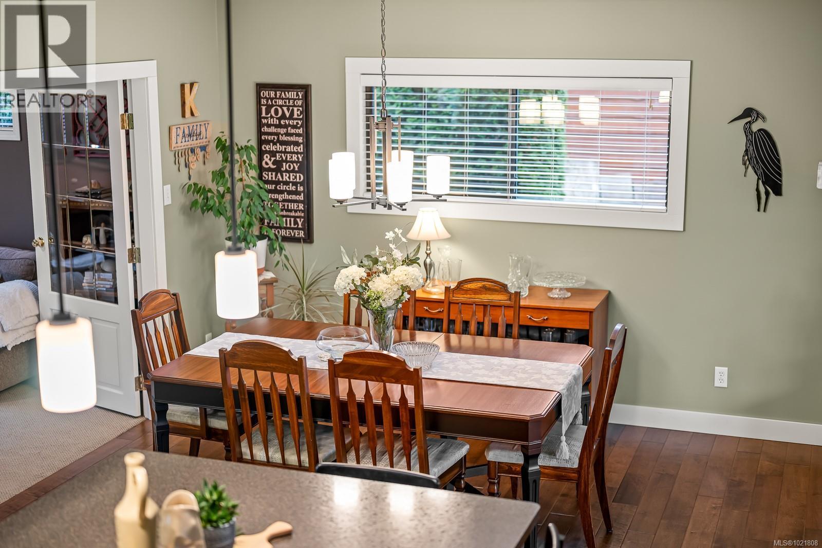 4988 Adrian Rd, Courtenay, BC - Indoor Photo Showing Dining Room