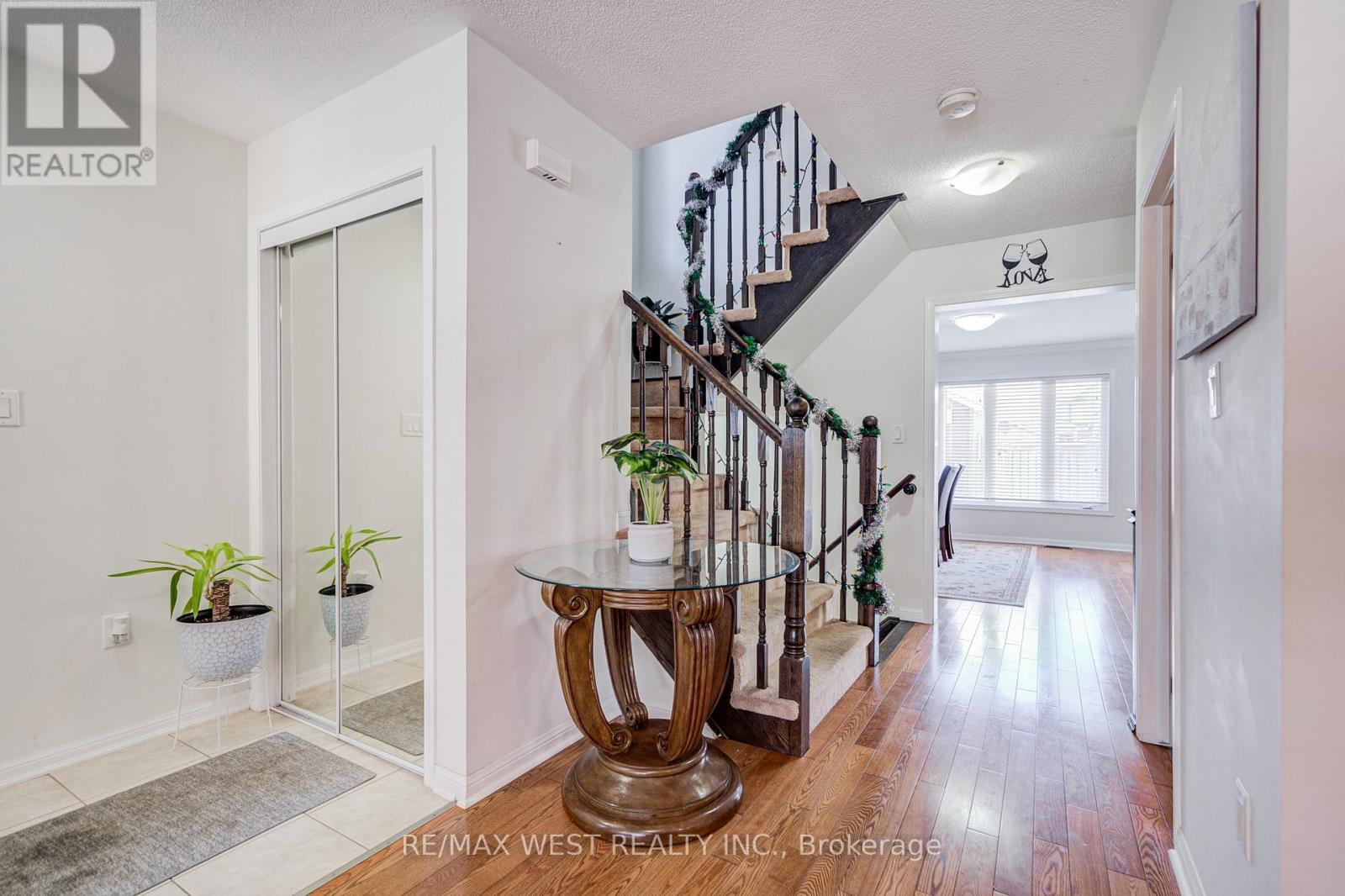 24 Davidson Drive, New Tecumseth, ON - Indoor Photo Showing Other Room