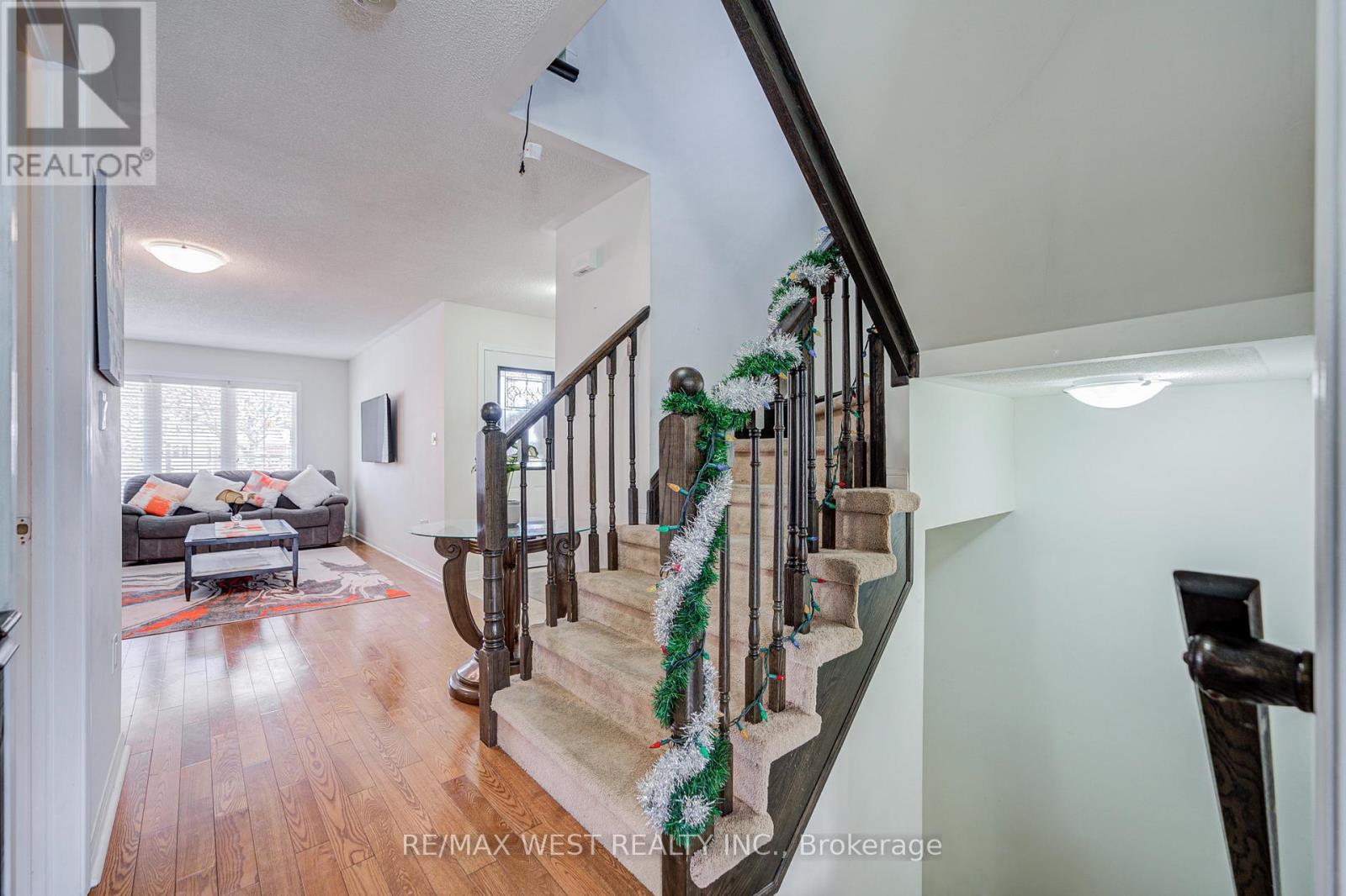 24 Davidson Drive, New Tecumseth, ON - Indoor Photo Showing Other Room