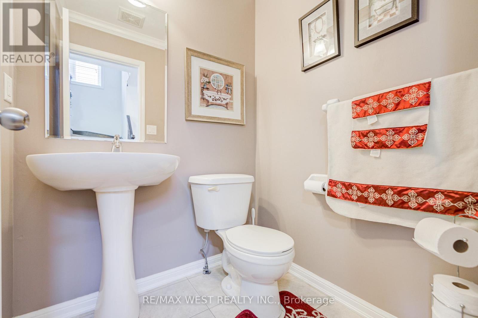 24 Davidson Drive, New Tecumseth, ON - Indoor Photo Showing Bathroom