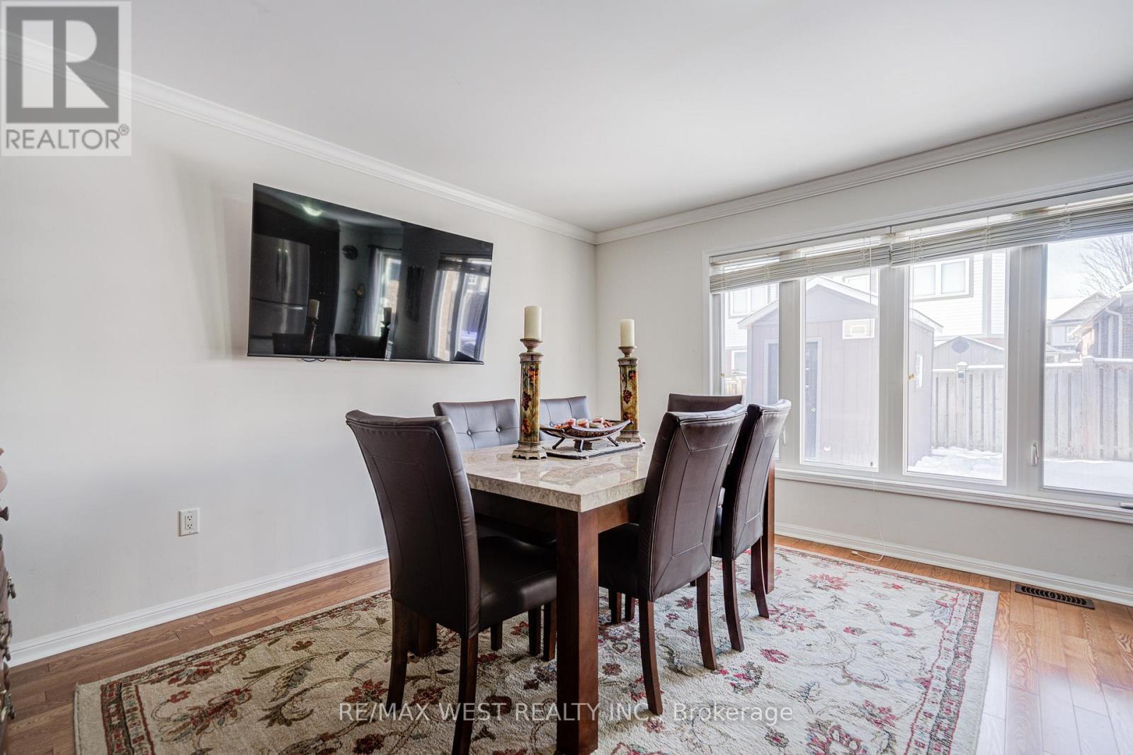 24 Davidson Drive, New Tecumseth, ON - Indoor Photo Showing Dining Room