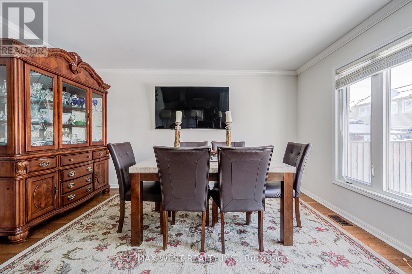 24 Davidson Drive, New Tecumseth, ON - Indoor Photo Showing Dining Room