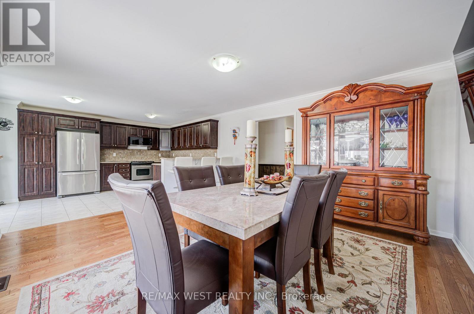 24 Davidson Drive, New Tecumseth, ON - Indoor Photo Showing Dining Room