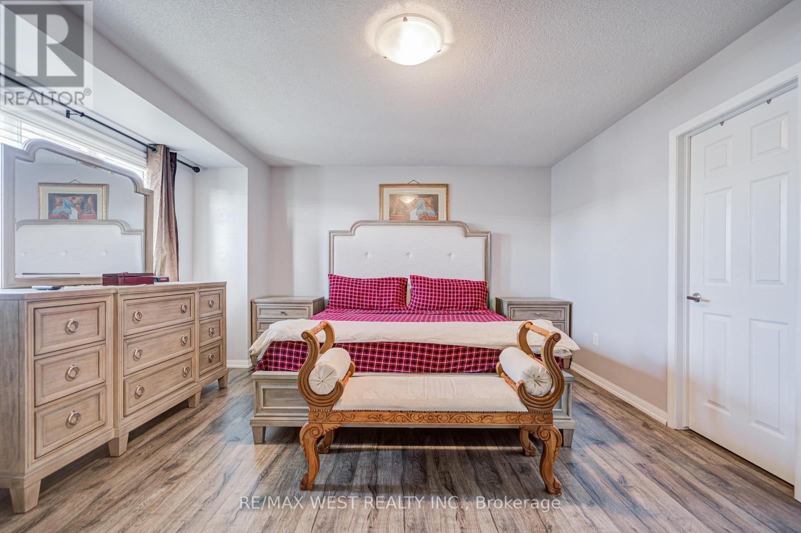 24 Davidson Drive, New Tecumseth, ON - Indoor Photo Showing Bedroom