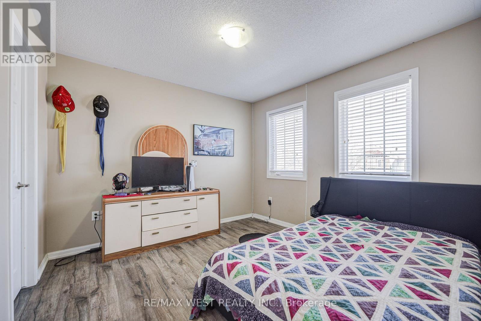 24 Davidson Drive, New Tecumseth, ON - Indoor Photo Showing Bedroom