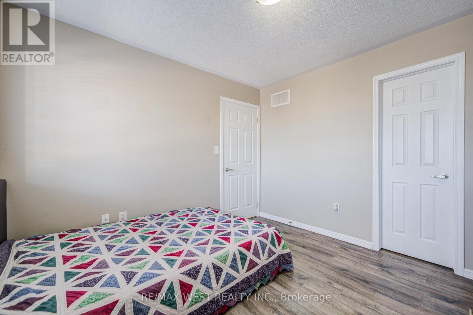 24 Davidson Drive, New Tecumseth, ON - Indoor Photo Showing Bedroom