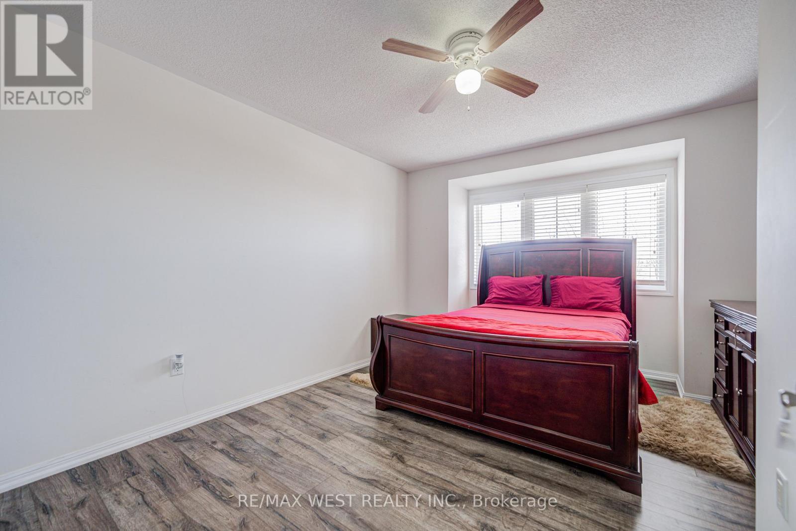 24 Davidson Drive, New Tecumseth, ON - Indoor Photo Showing Bedroom