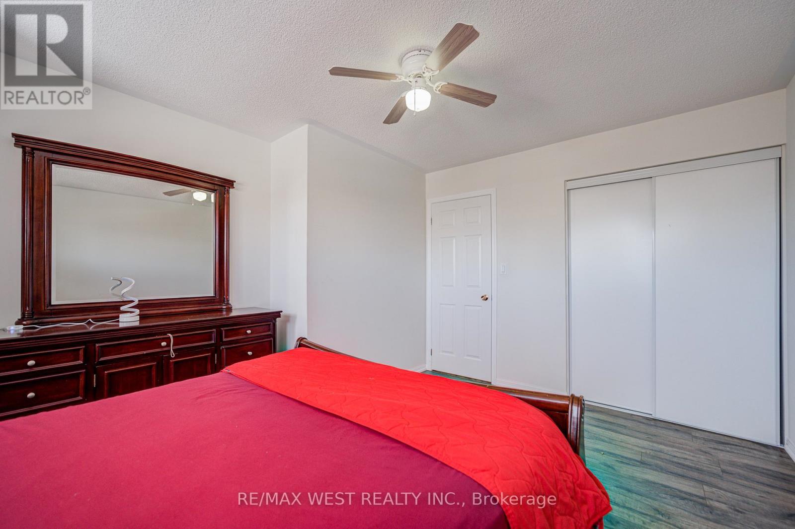24 Davidson Drive, New Tecumseth, ON - Indoor Photo Showing Bedroom