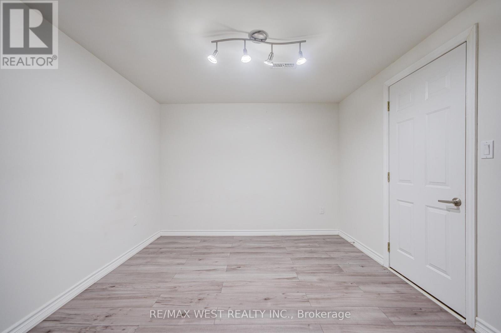 24 Davidson Drive, New Tecumseth, ON - Indoor Photo Showing Other Room