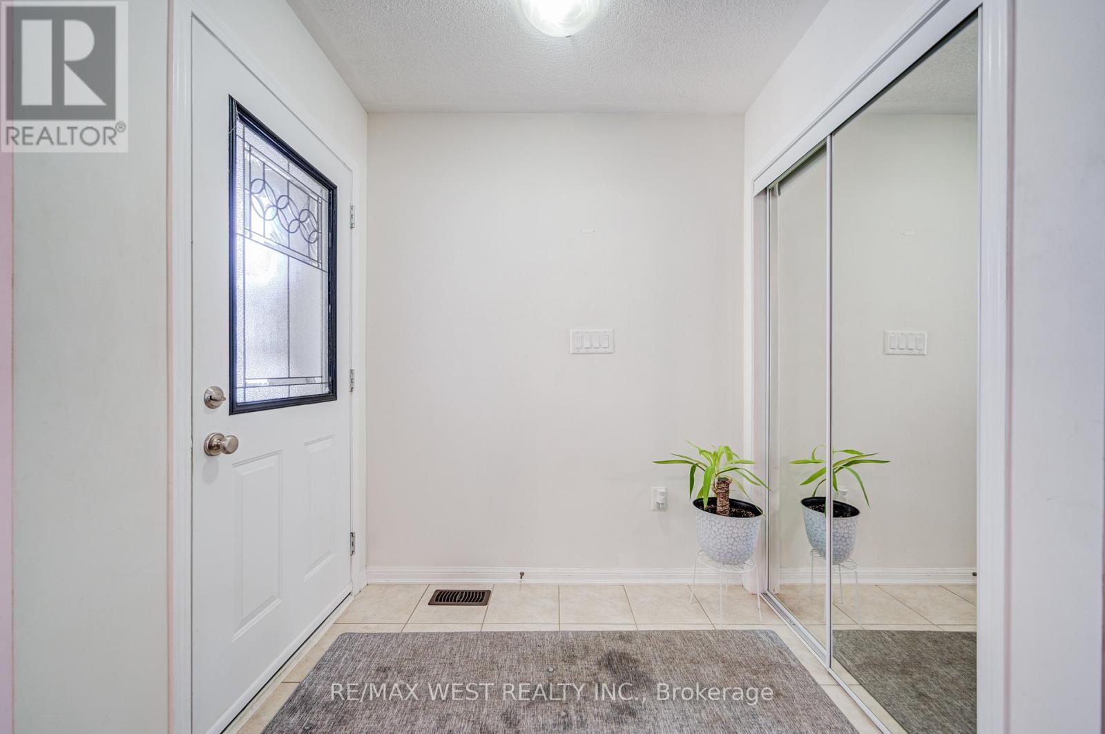 24 Davidson Drive, New Tecumseth, ON - Indoor Photo Showing Other Room