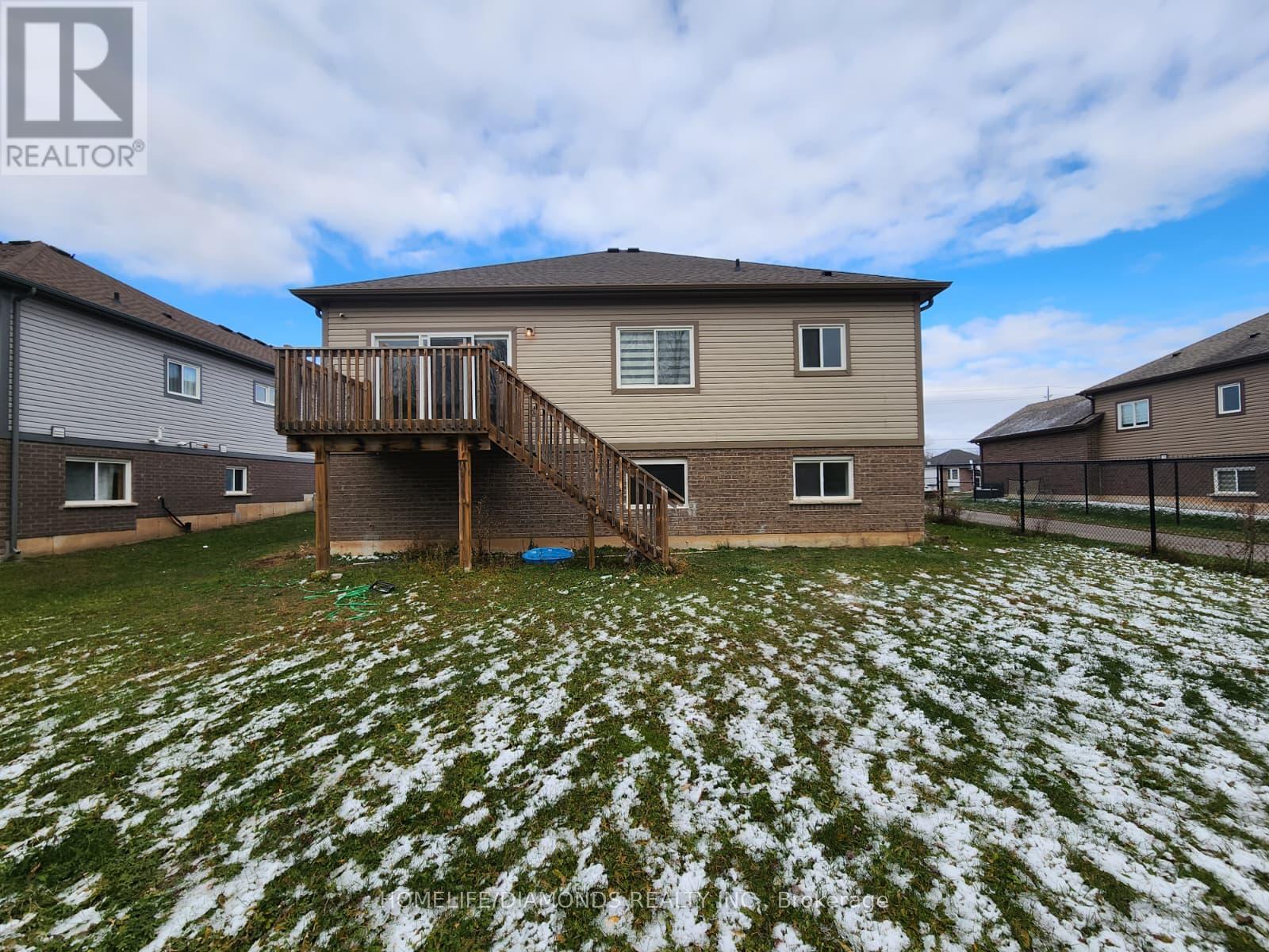 Upper - 3509 Dominion Road, Fort Erie, ON - Outdoor With Exterior