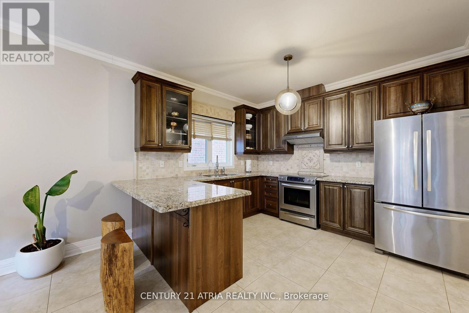 490 Kwapis Boulevard, Newmarket, ON - Indoor Photo Showing Kitchen With Stainless Steel Kitchen