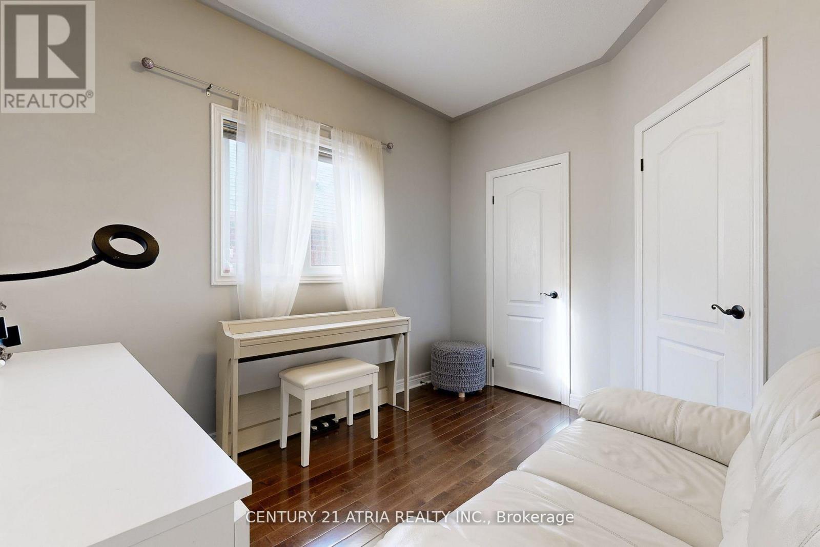 490 Kwapis Boulevard, Newmarket, ON - Indoor