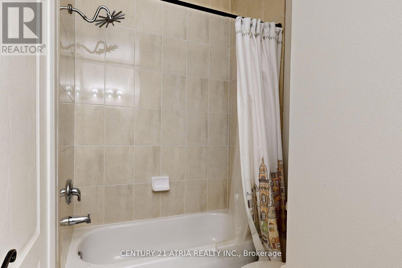 490 Kwapis Boulevard, Newmarket, ON - Indoor Photo Showing Bathroom