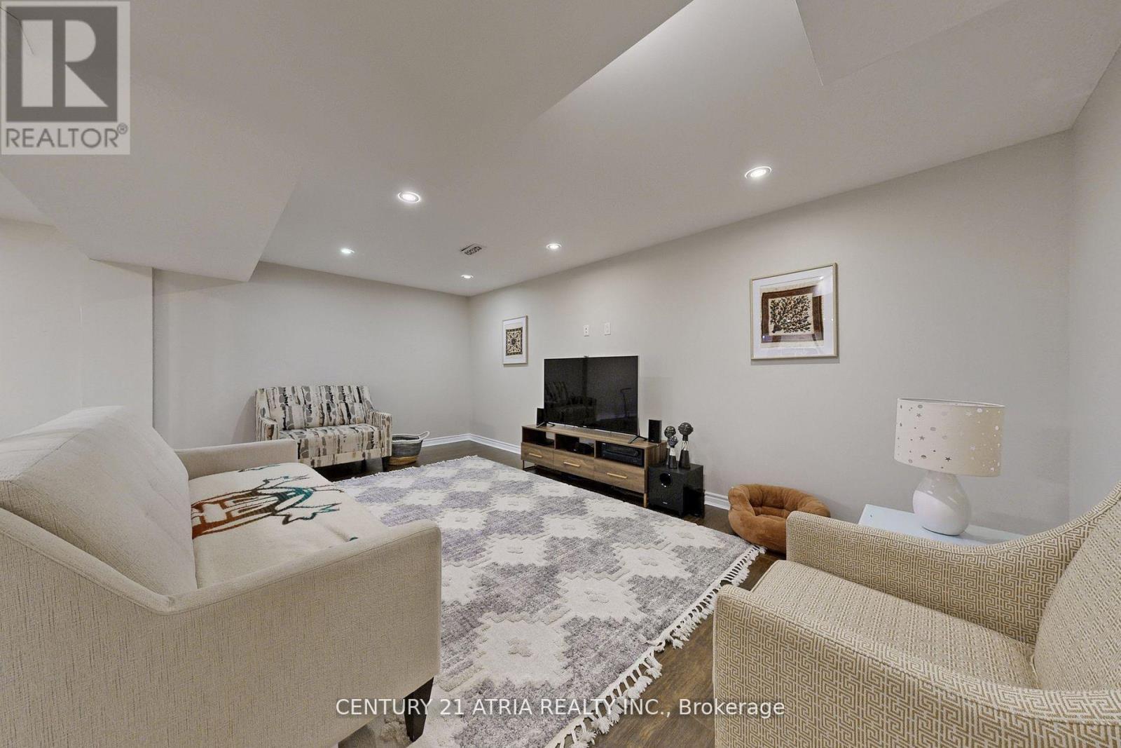 490 Kwapis Boulevard, Newmarket, ON - Indoor