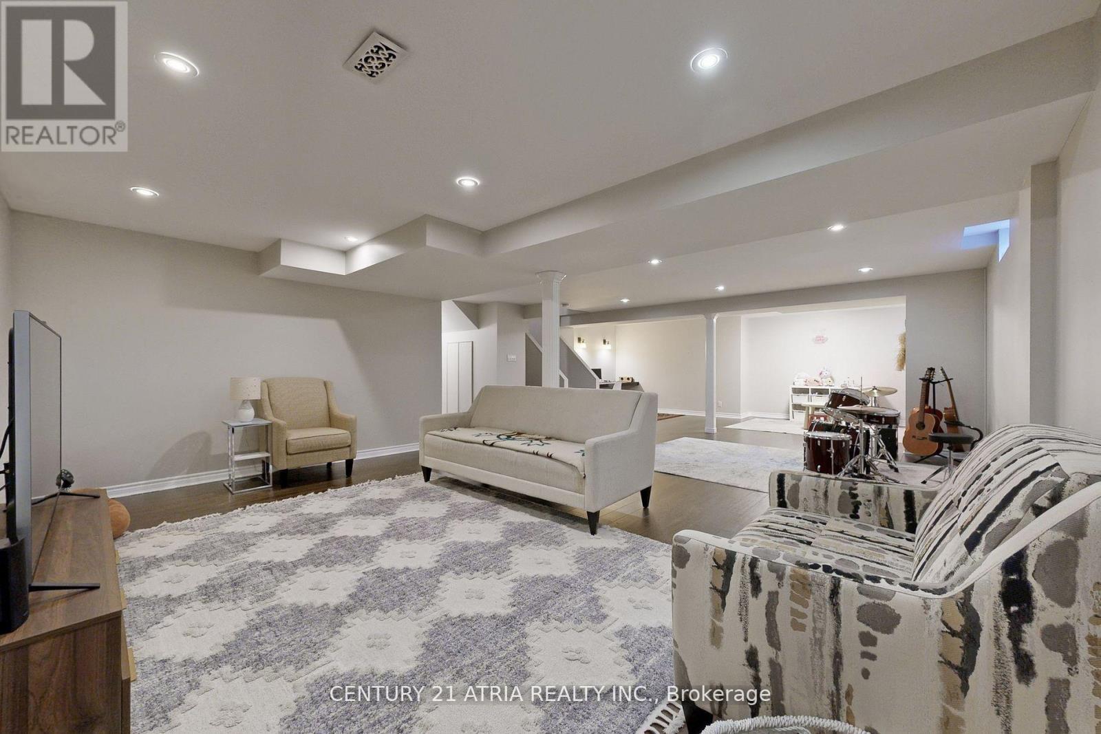 490 Kwapis Boulevard, Newmarket, ON - Indoor