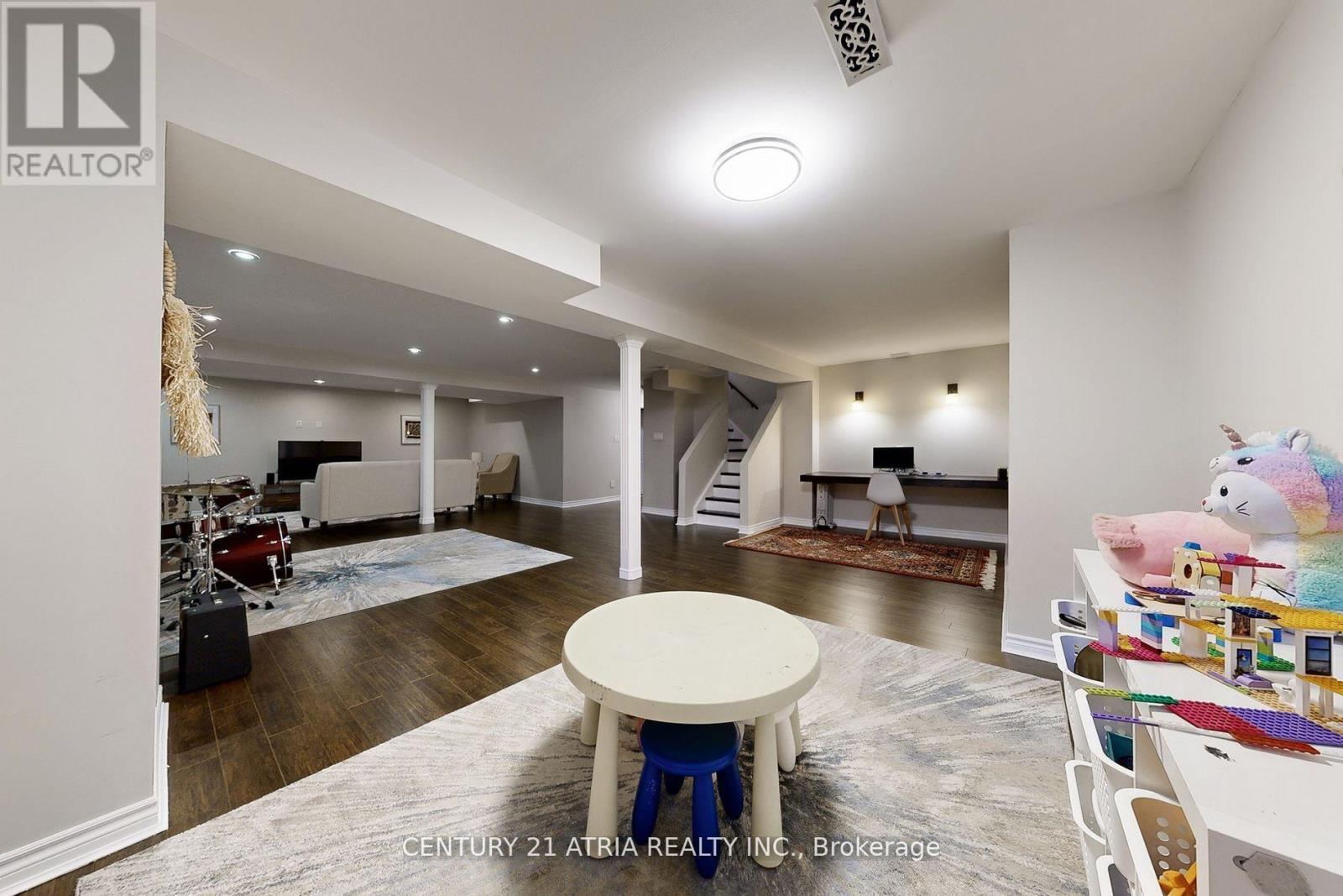 490 Kwapis Boulevard, Newmarket, ON - Indoor