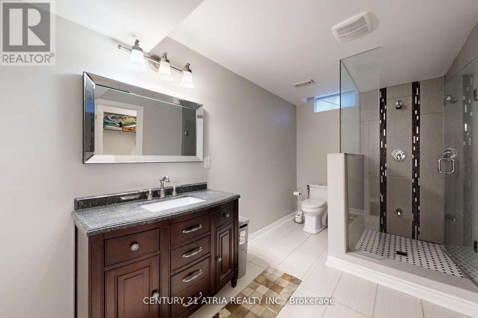 490 Kwapis Boulevard, Newmarket, ON - Indoor Photo Showing Bathroom