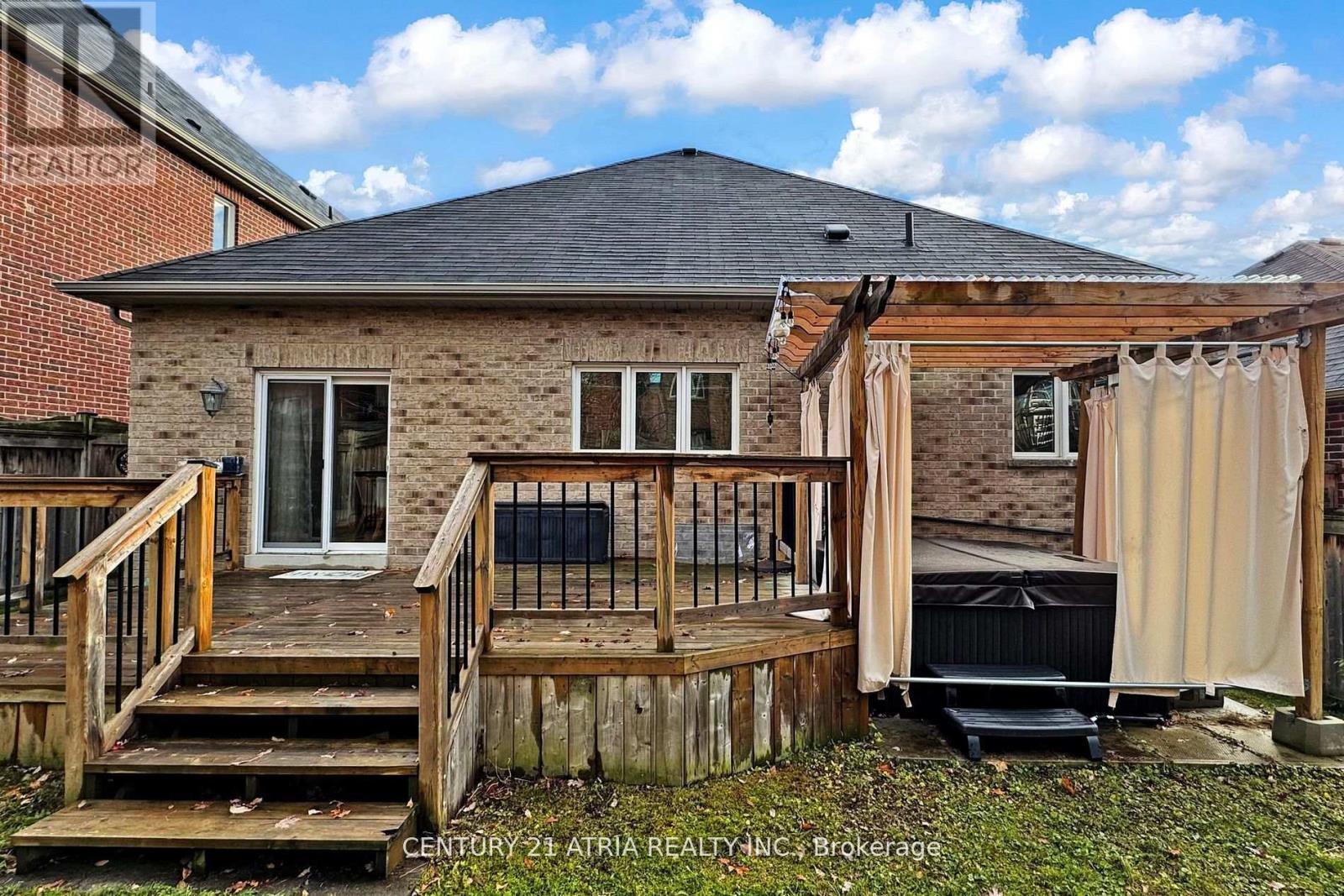 490 Kwapis Boulevard, Newmarket, ON - Outdoor With Deck Patio Veranda With Exterior