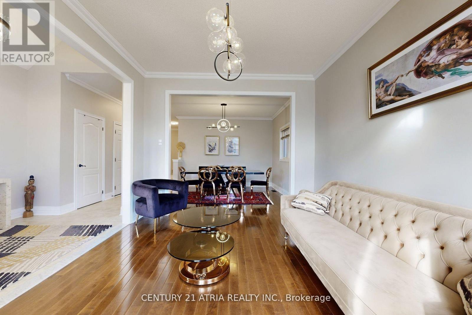 490 Kwapis Boulevard, Newmarket, ON - Indoor Photo Showing Living Room