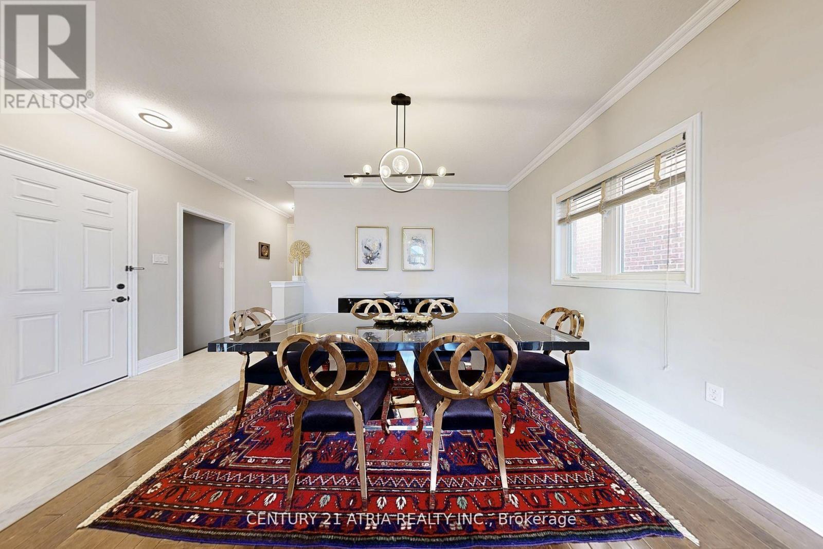 490 Kwapis Boulevard, Newmarket, ON - Indoor Photo Showing Dining Room