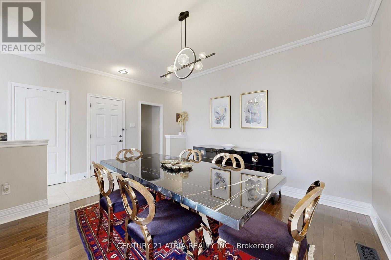 490 Kwapis Boulevard, Newmarket, ON - Indoor Photo Showing Dining Room