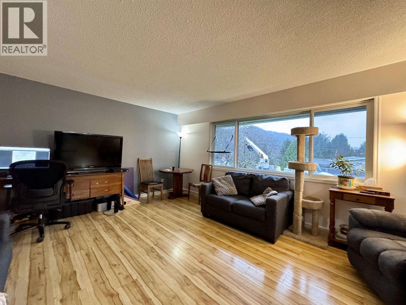 101 Crestview Drive, Prince Rupert, BC - Indoor Photo Showing Living Room