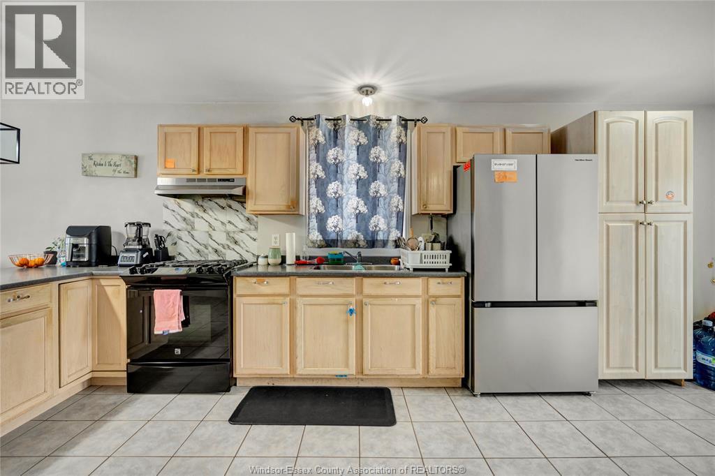 787 Helena Court, Belle River, ON - Indoor Photo Showing Kitchen