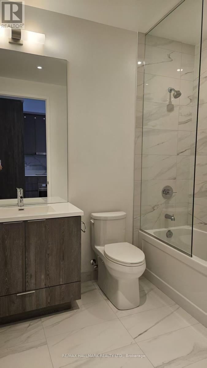 1615 - 8 Interchange Way, Vaughan, ON - Indoor Photo Showing Bathroom