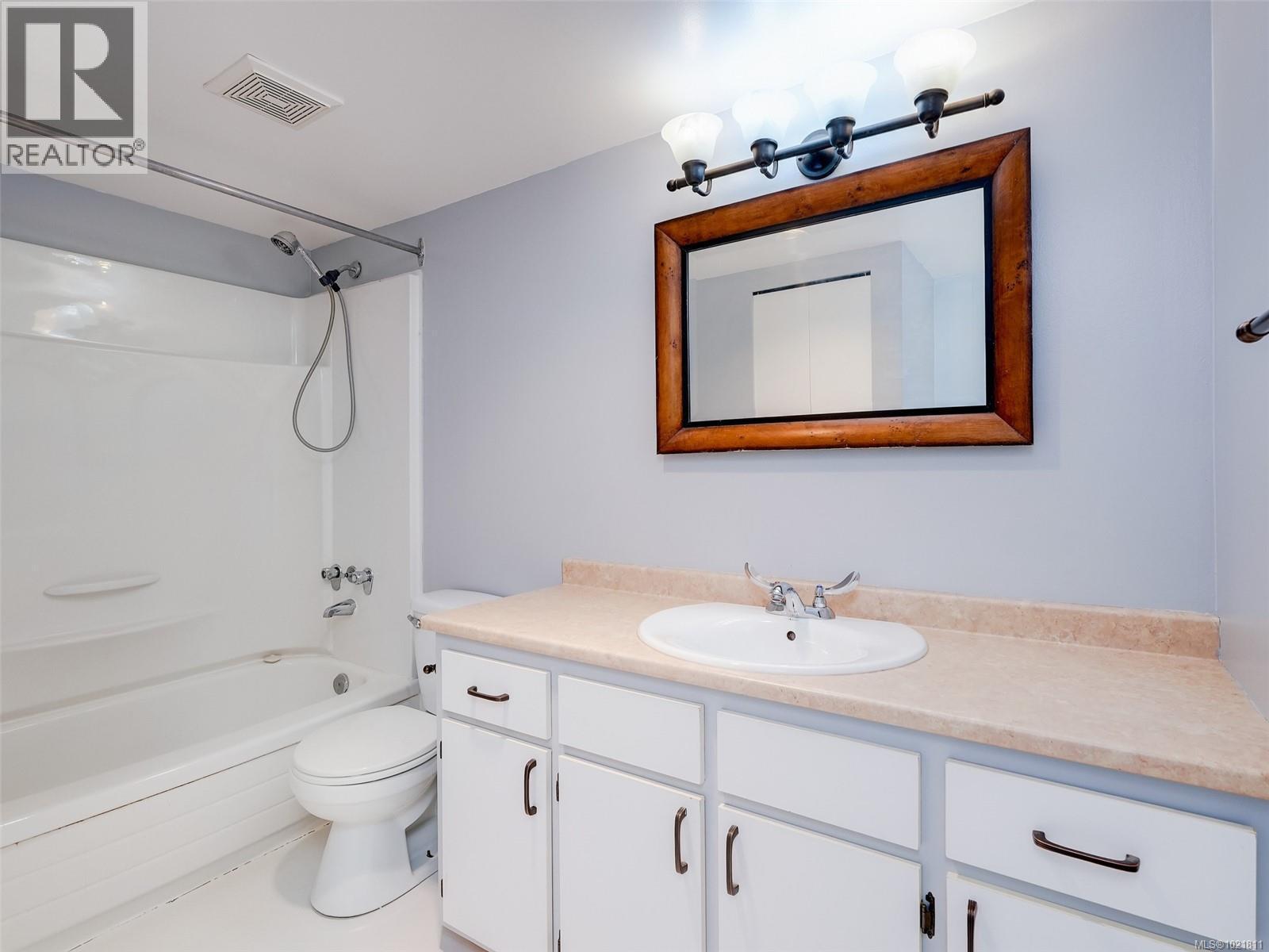 Full bathroom with tub / shower combination and vanity - 302 859 Carrie St, Esquimalt, BC - Indoor Photo Showing Bathroom