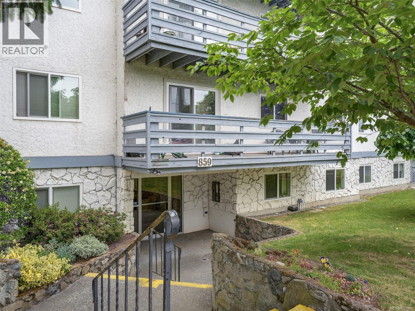 View of building exterior - 302 859 Carrie St, Esquimalt, BC - Outdoor