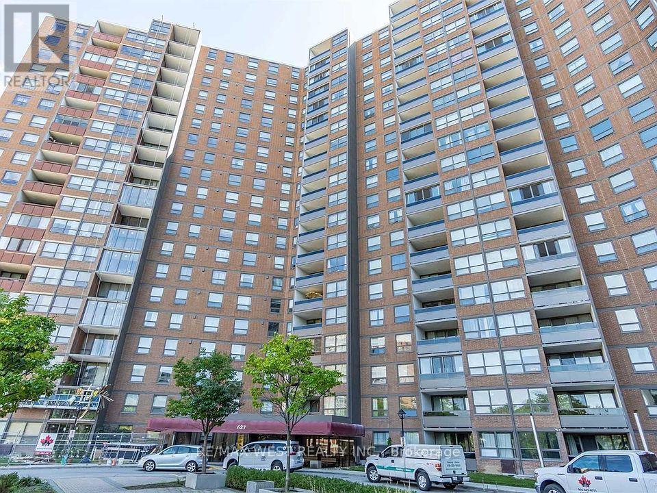 2101 - 627 The West Mall, Toronto, ON - Outdoor With Balcony With Facade