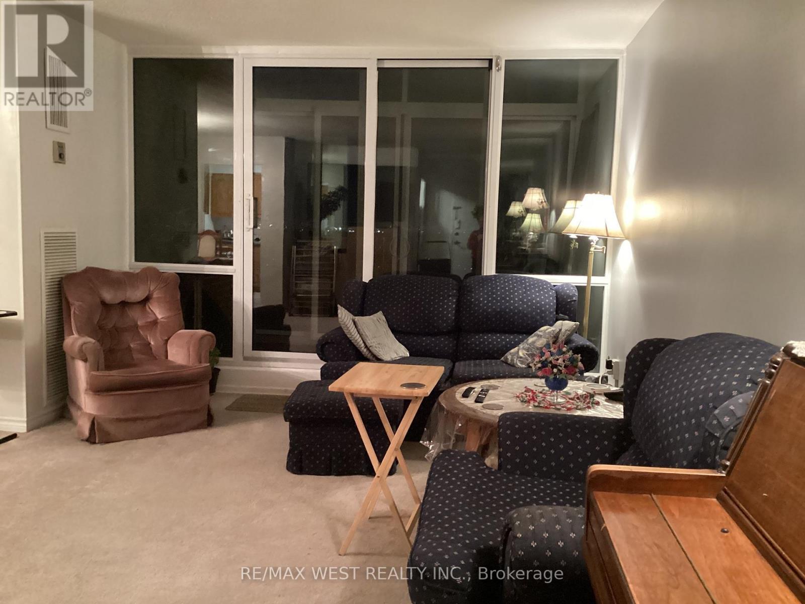 2101 - 627 The West Mall, Toronto, ON - Indoor Photo Showing Living Room